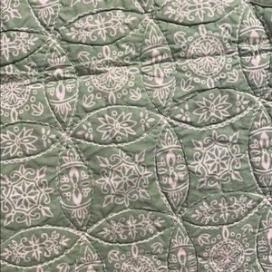 Quilted duvet cover and twin shams